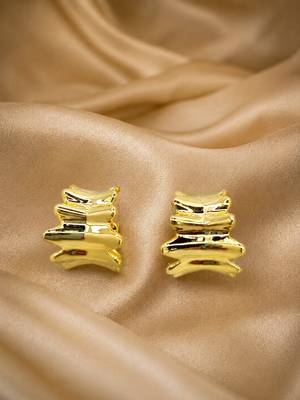 Anti tarnish wavy textured stud earrings 1