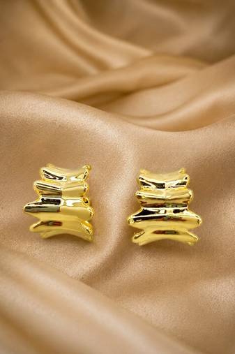 Anti tarnish wavy textured stud earrings