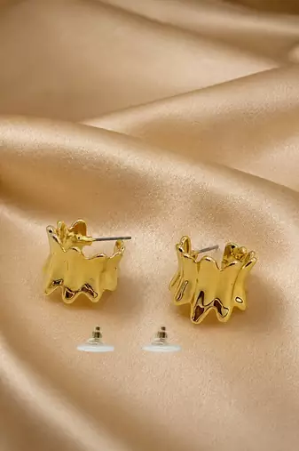 Anti tarnish wavy textured stud earrings
