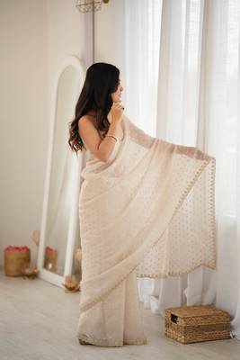 Cream chiffon zari embroidered saree with unstitched blouse piece. 5