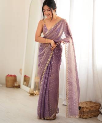 Lilac chiffon zari embroidered saree with unstitched blouse piece. 5