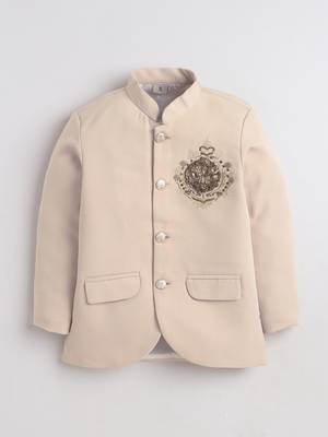 Boys cream lycra floral embroidered bandhgala blazer & trouser set with metal crest 3