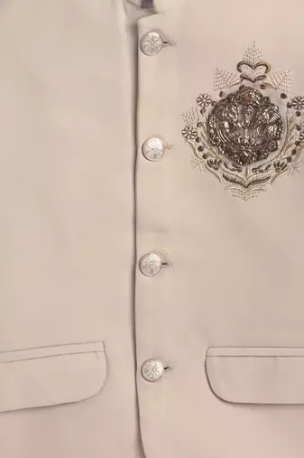 Boys cream lycra floral embroidered bandhgala blazer & trouser set with metal crest