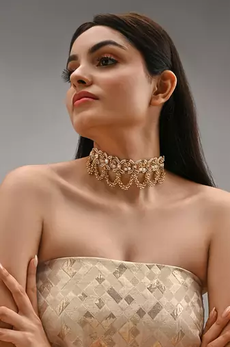 White and gold choker necklace