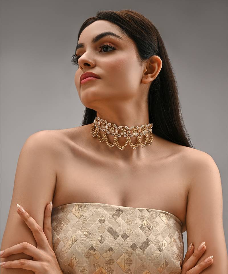 White and gold choker necklace