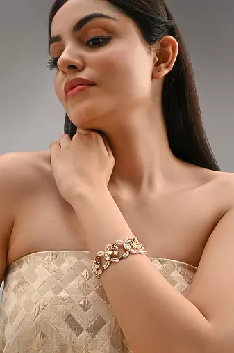 White pearl kundan bracelet