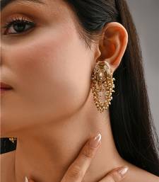 Gold toned kundan stud earrings