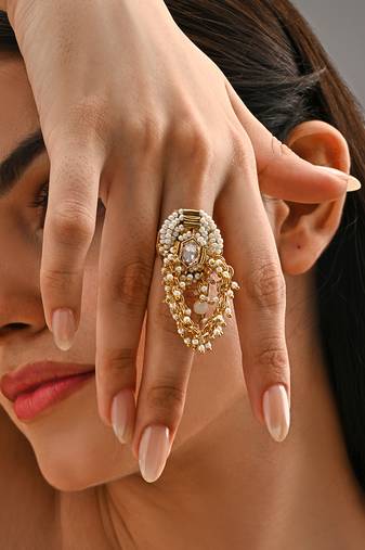 White gold kundan beaded ring