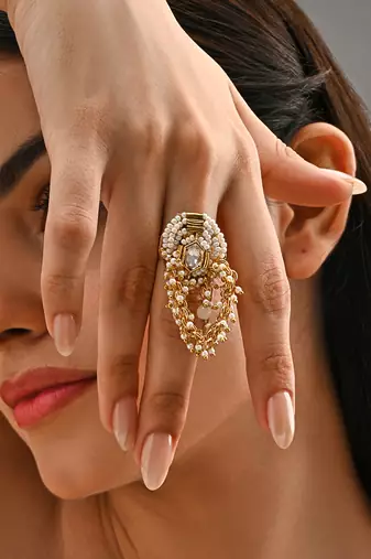 White gold kundan beaded ring