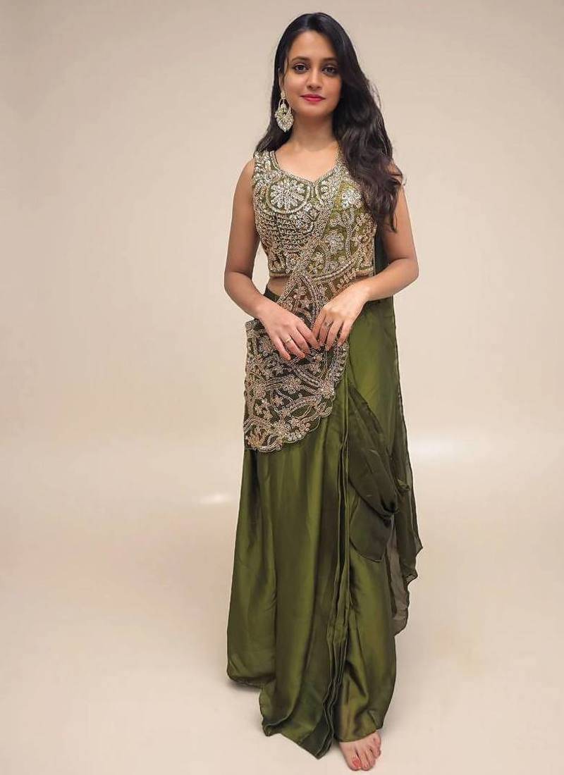 Mehendi silk blend thread work full stitch up to 42 inch saree with blouse