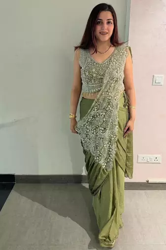 Mehendi chiffon thread work full stitch up to 42 inch saree with blouse