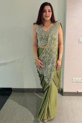 Mehendi chiffon thread work full stitch up to 42 inch saree with blouse