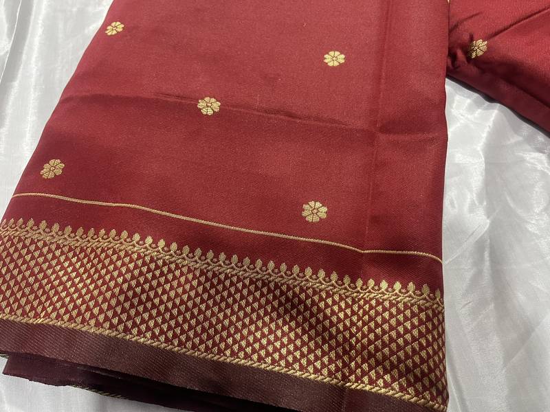 Maroon silk blend banarasi saree with unstitched blouse piece
