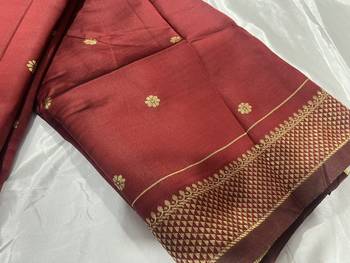 Maroon silk blend banarasi saree with unstitched blouse piece 8