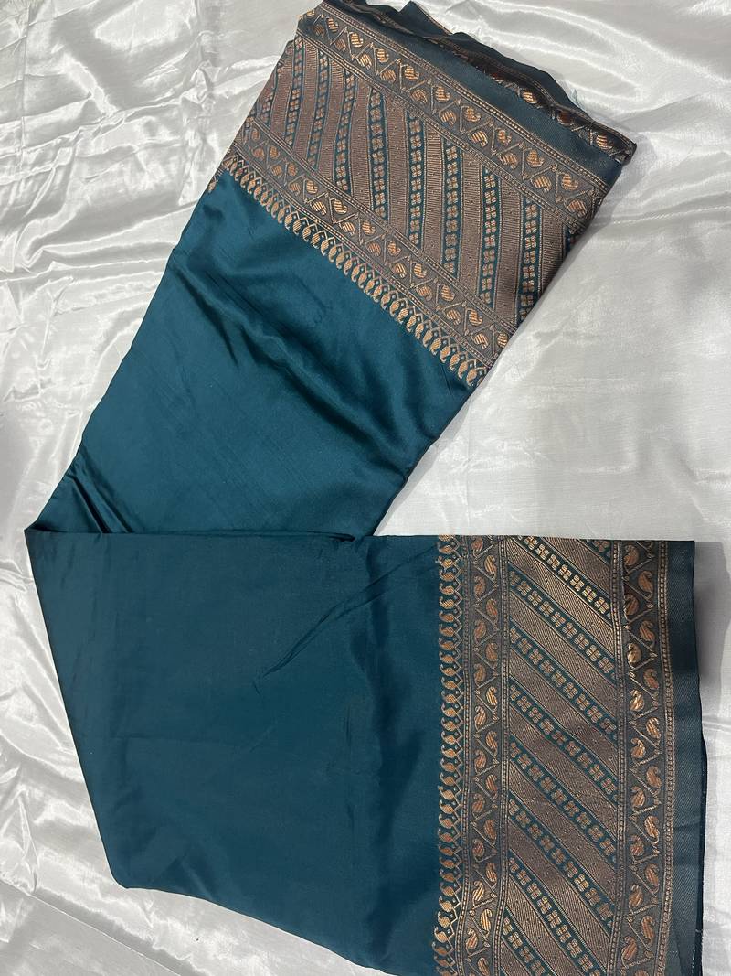 morpich silk blend banarasi saree with unstitched blouse piece