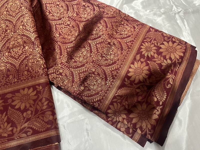 maroon silk blend banarasi saree with unstitched blouse piece