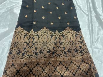 Black silk blend banarasi saree with unstitched blouse piece 6