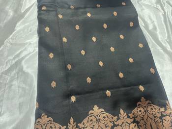 Black silk blend banarasi saree with unstitched blouse piece 7