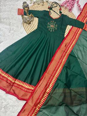 Luxury Emerald Green Traditional Suit 4