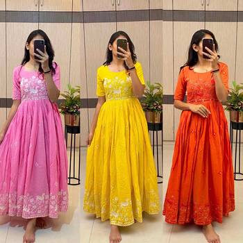 Pink blended cotton embroidered gown 4