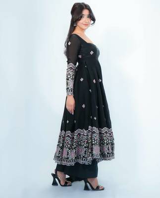 Black satin embroidered kurta set 2