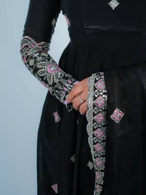Black satin embroidered kurta set 4