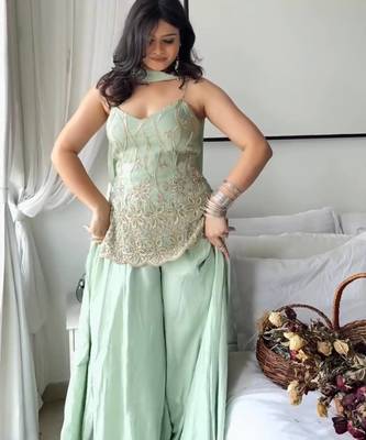 Green georgette embroidered kurta set 3