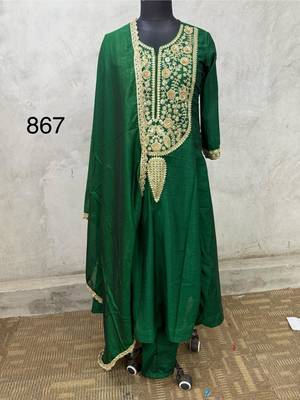 Green vichitra silk blend embroidered flared kurta set 4