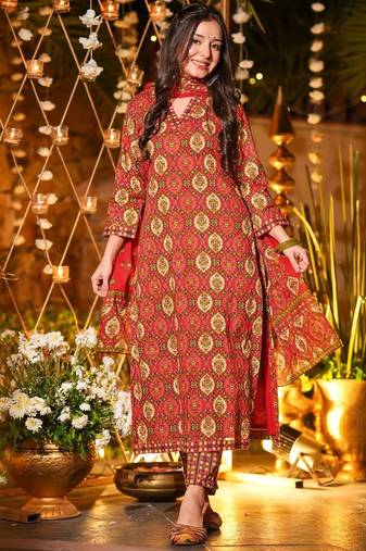 Multicolor digital printed muslin traditional kurta set with dupatta