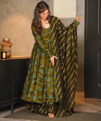 Green digital printed muslin anarkali palazzo set with dupatta 2