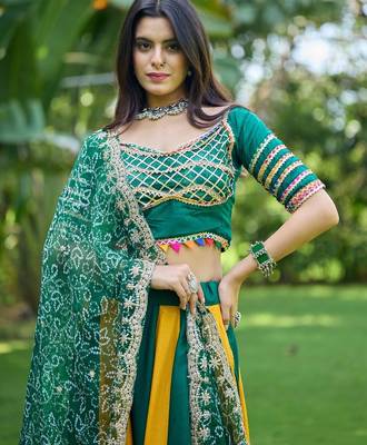Emerald&Mustard Cotton Readymade Navratri Lehenga Choli with Bandhej Lace Work 2