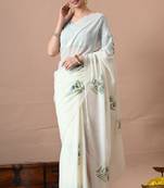 Women's white floral print georgette saree with unstitched blouse piece