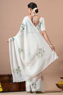 Women's white floral print georgette saree with unstitched blouse piece 4