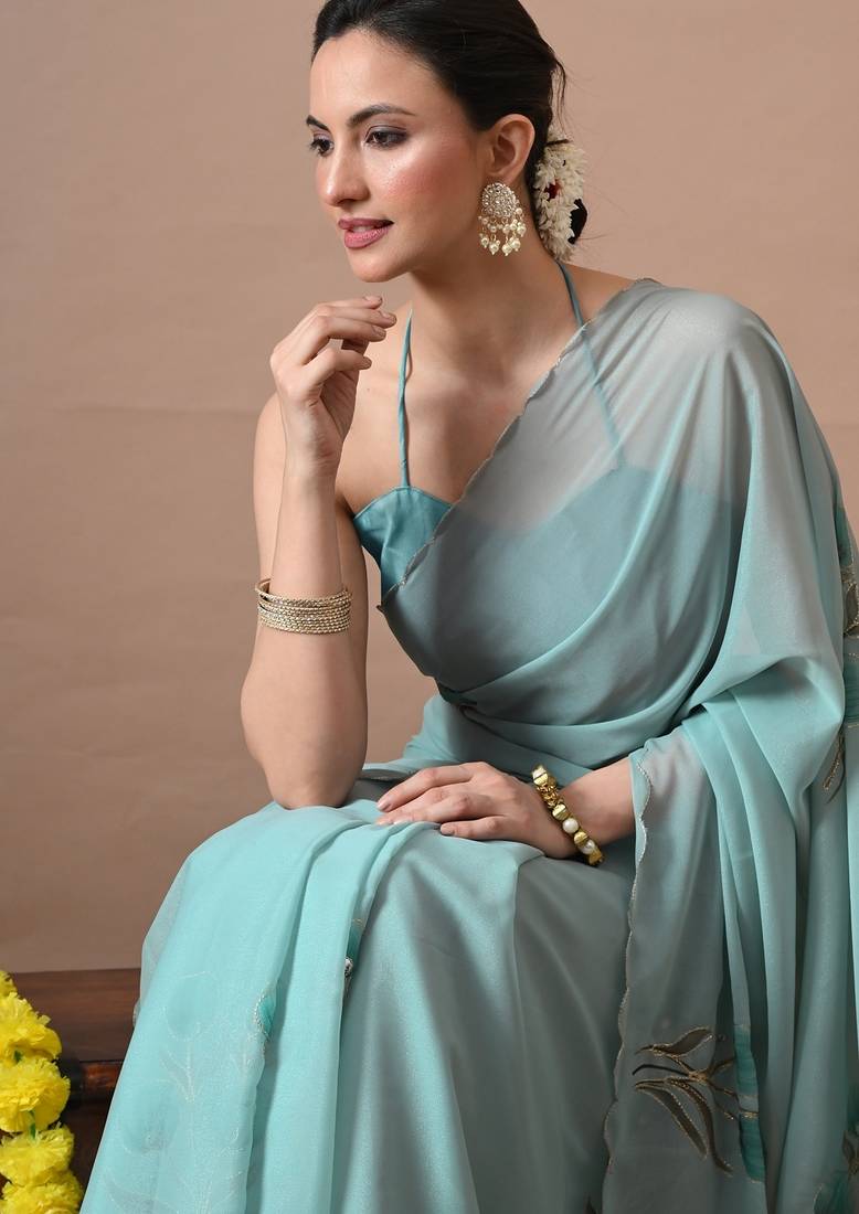 Women's turquoise floral print georgette saree with unstitched blouse piece
