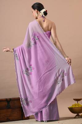 Women's magenta floral print georgette saree with unstitched blouse piece 4
