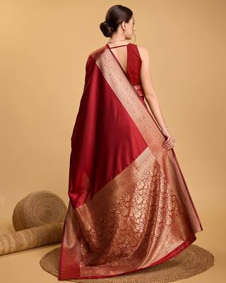 red zari work silk blend saree with blouse 4