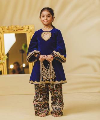 Blue embroidered velvet kurti set 1