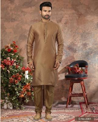 Gold jacquard zari booti kurta pajama set with threadwork 1