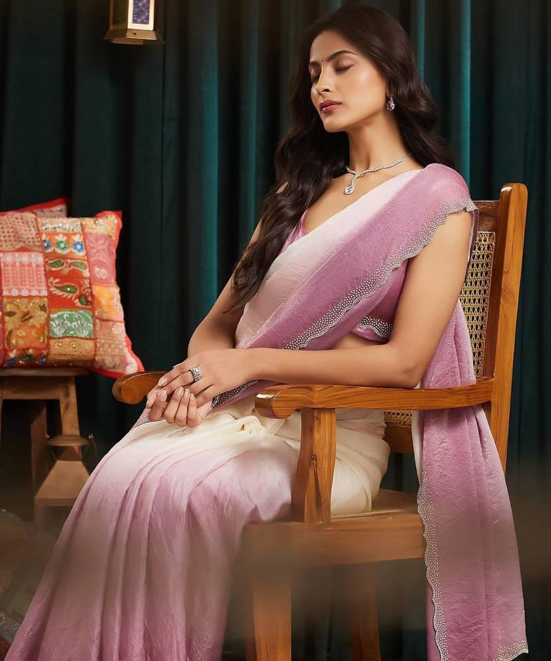 Colourblocked Beads and Stones Silk Blend Saree with blouse