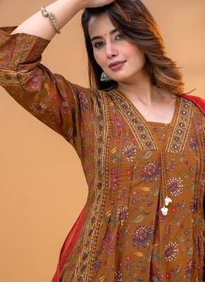 Cotton printed a-line kurti-pant-dupatta set 4