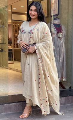 Women’s beige floral embroidered flared anarkali kurta with pant and cut-work scalloped dupatta set 1
