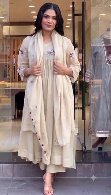 Women’s beige floral embroidered flared anarkali kurta with pant and cut-work scalloped dupatta set 2
