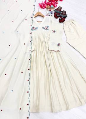Women’s beige floral embroidered flared anarkali kurta with pant and cut-work scalloped dupatta set 4