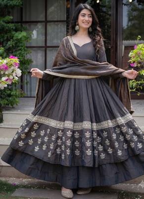 Charcoal grey embroidered silk anarkali kurta set with pant and dupatta for women 2