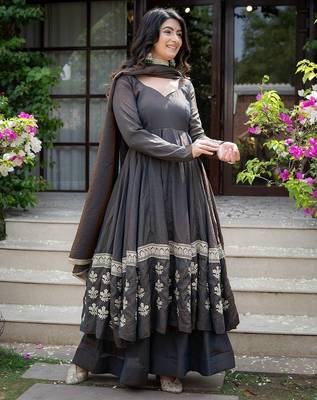 Charcoal grey embroidered silk anarkali kurta set with pant and dupatta for women 3