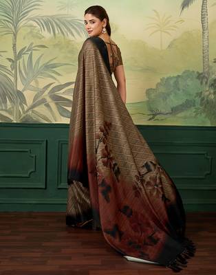 maroon digital print tissue saree with blouse 4