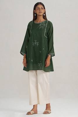 Mehndi green hand-printed mul-mul tunic 2