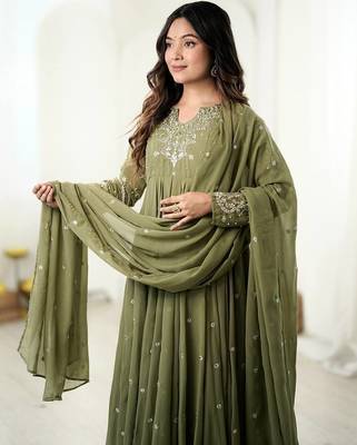 Green embroiderey work georgette kurta set 4