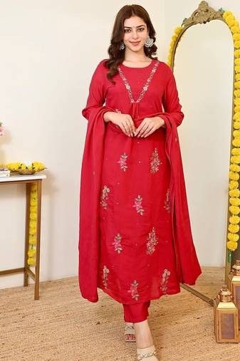 Red embroidered mul chanderi silk kurta set with chanderi dupatta
