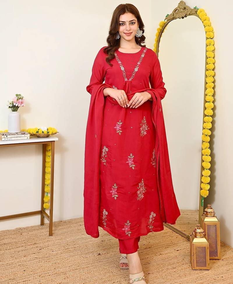 Red embroidered mul chanderi silk kurta set with chanderi dupatta